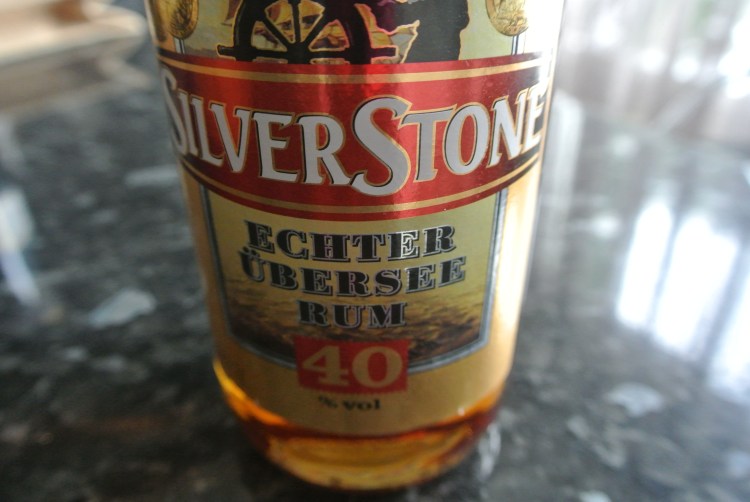 De rum voor de rumtaart. Foto door Rita Koolstra.